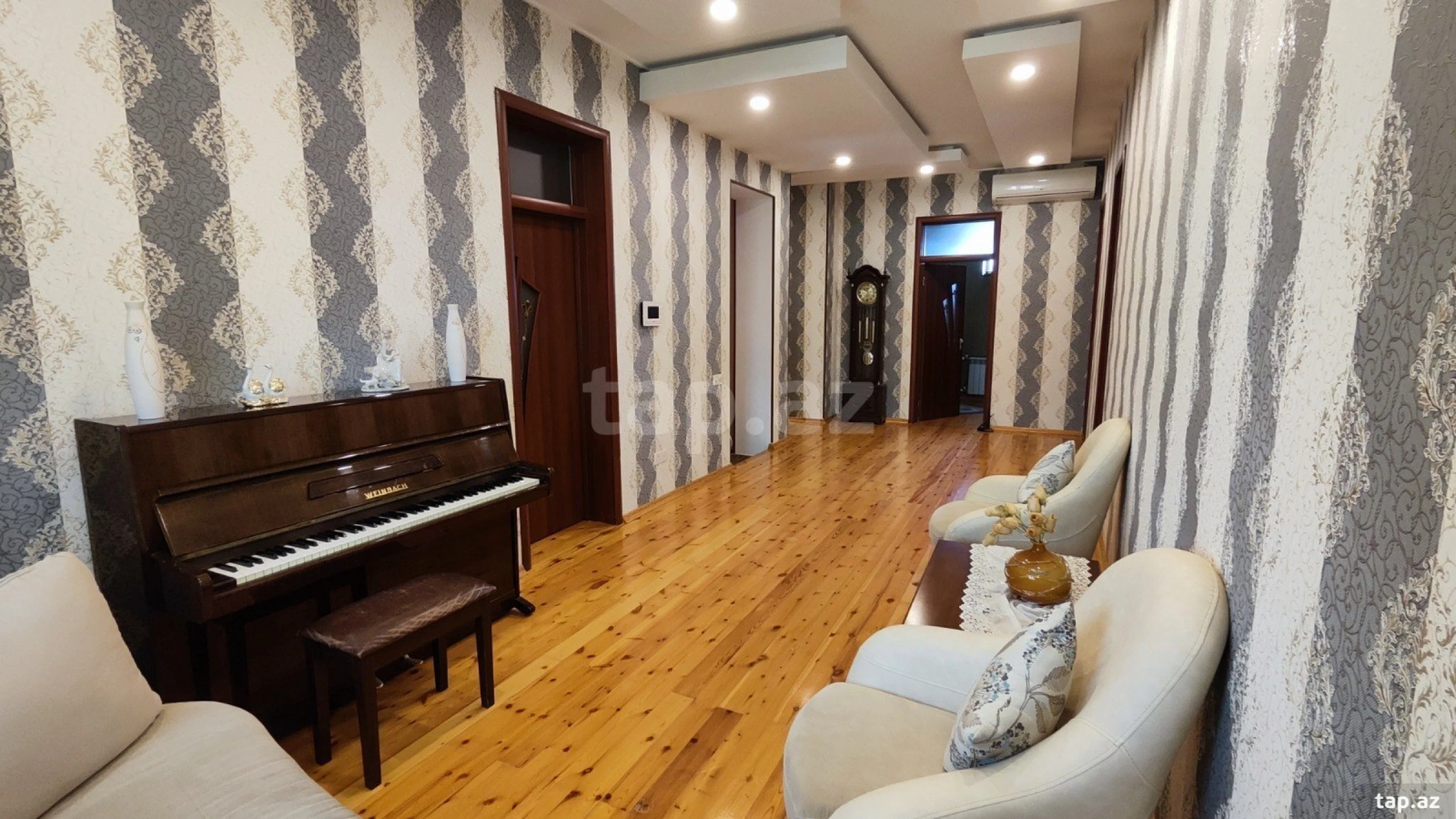 Satılır 8 otaqlı həyət evi