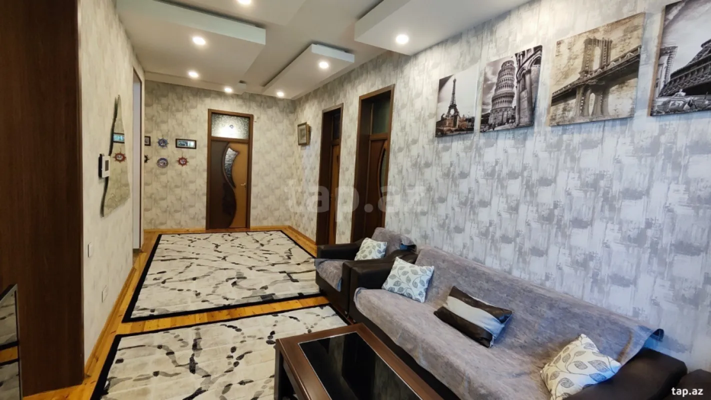 Satılır 8 otaqlı həyət evi