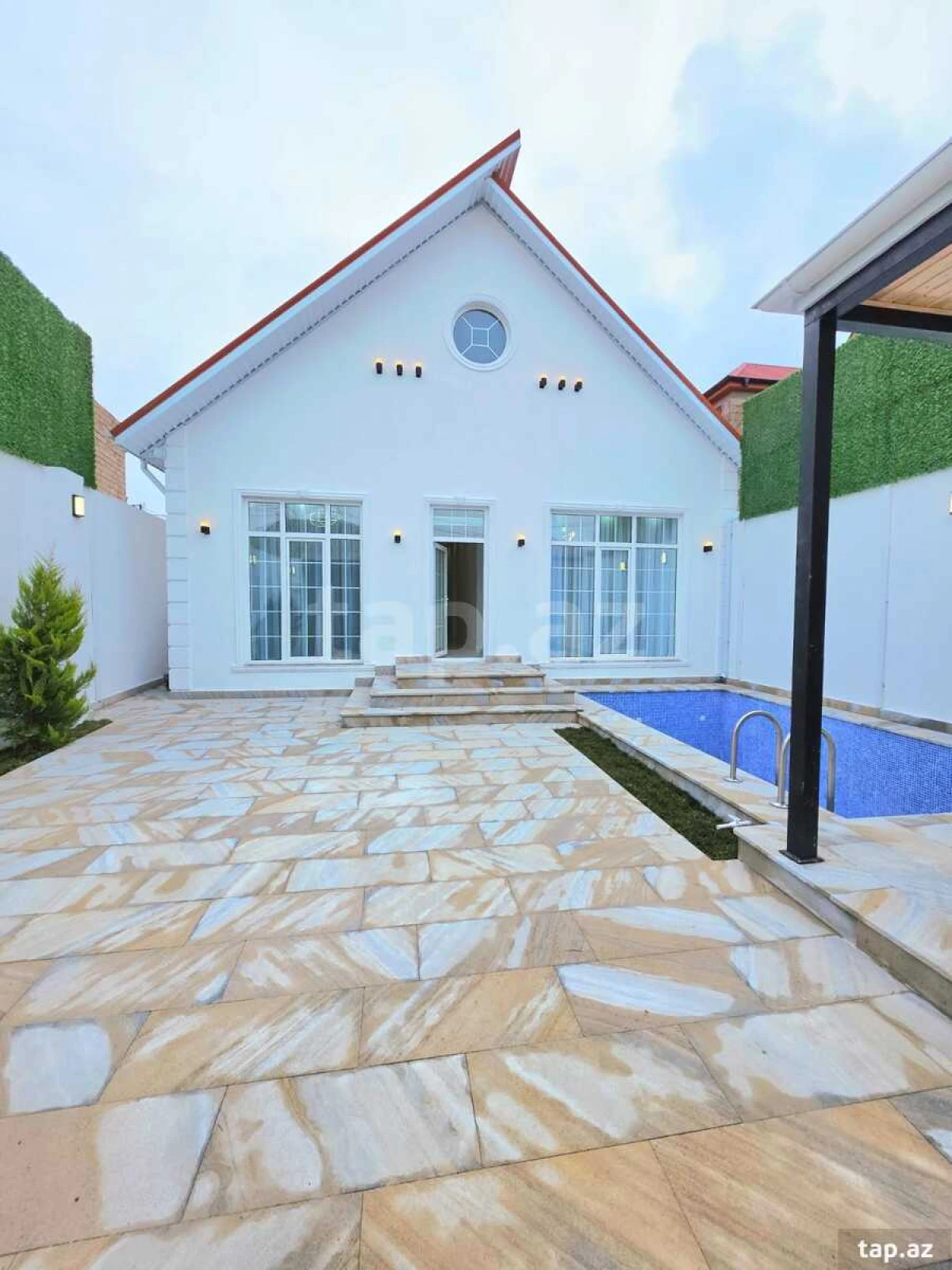 Satılır 4 otaqlı həyət evi