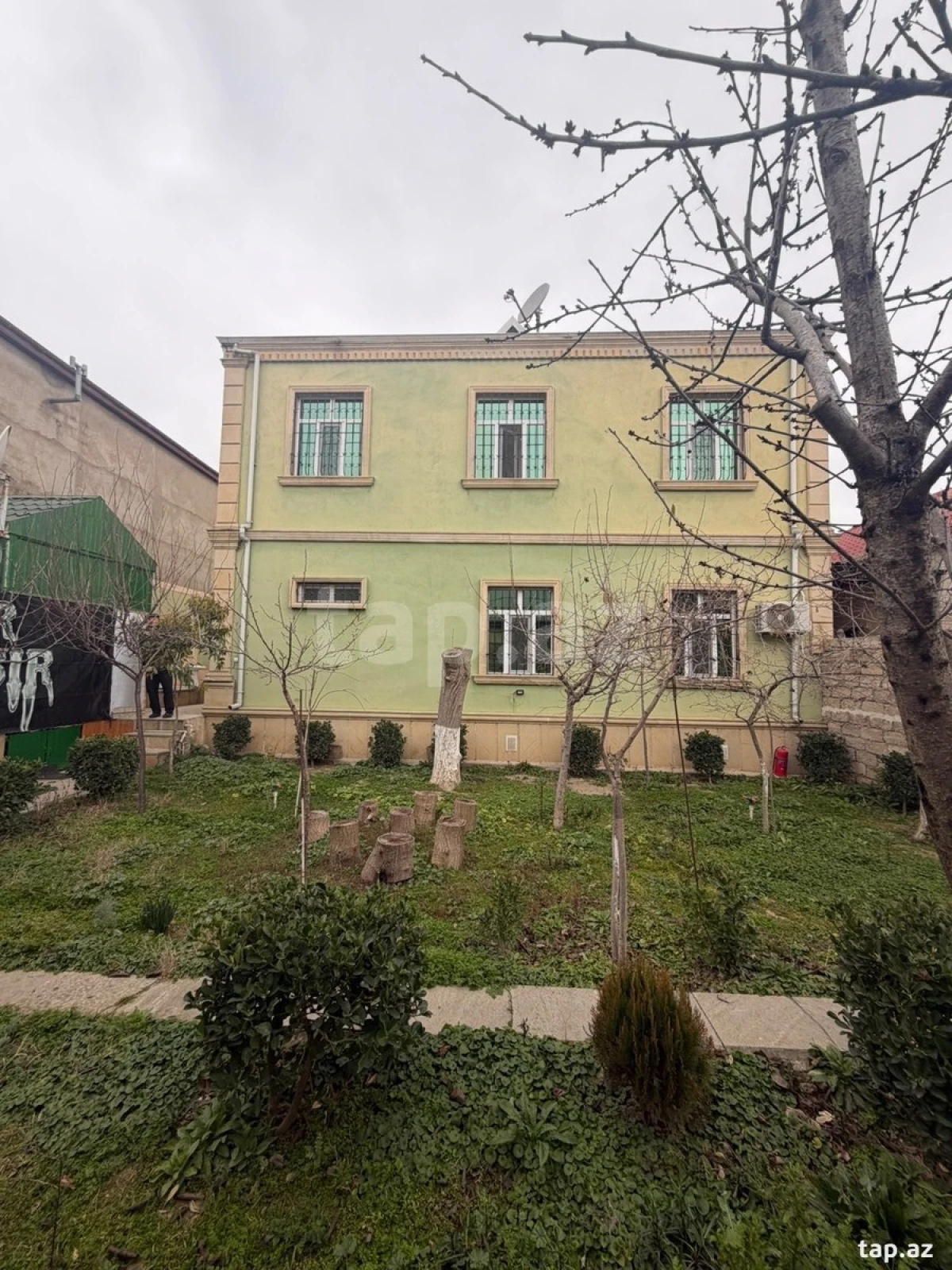 Satılır 7 otaqlı həyət evi