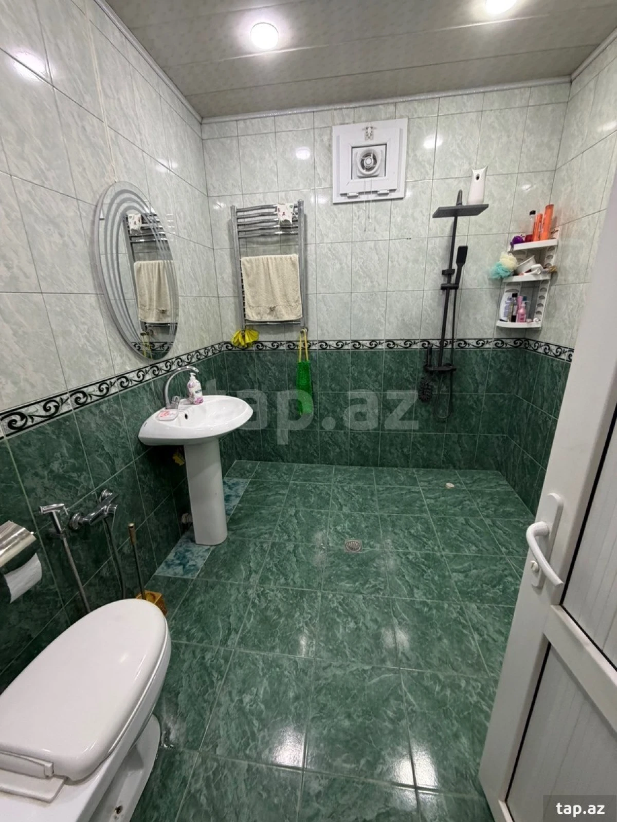 Satılır 7 otaqlı həyət evi