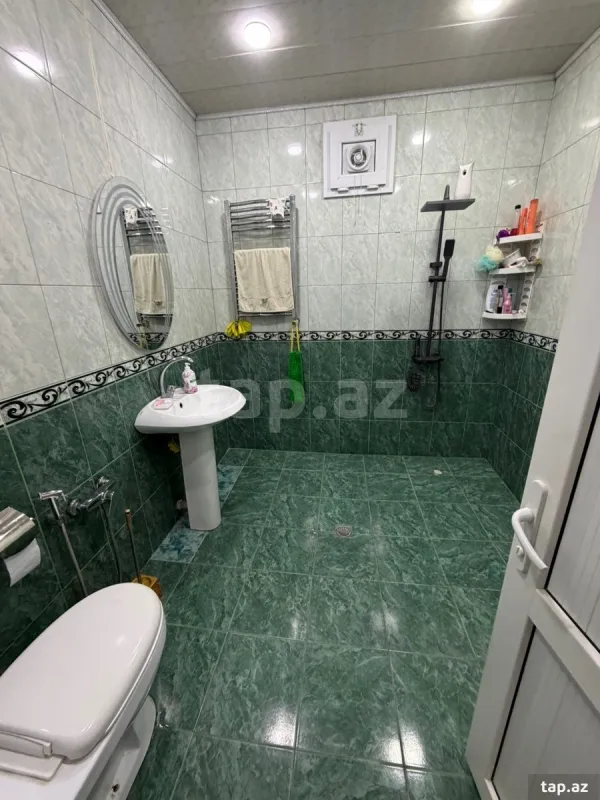 Satılır 7 otaqlı həyət evi