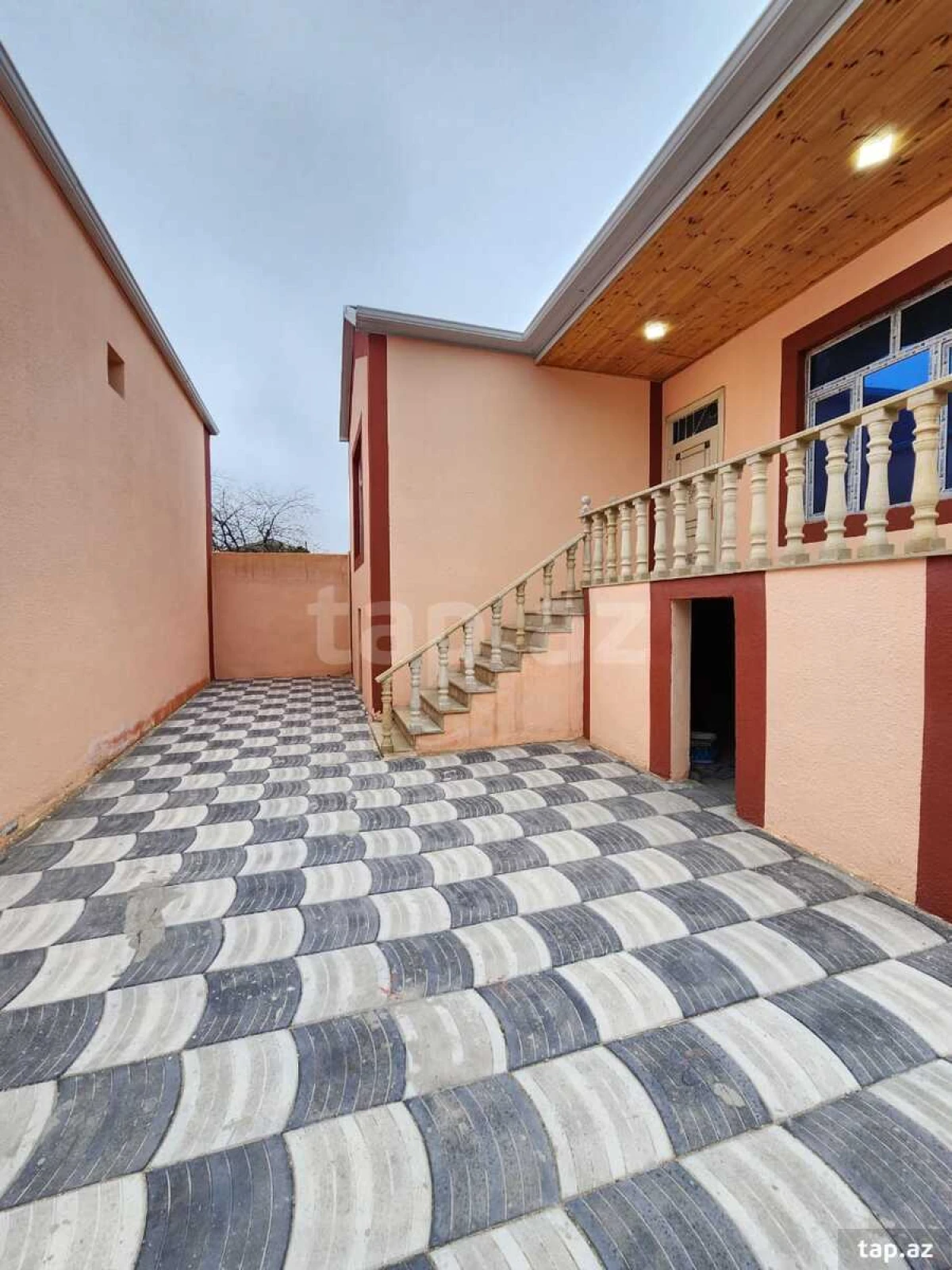 Satılır 4 otaqlı həyət evi