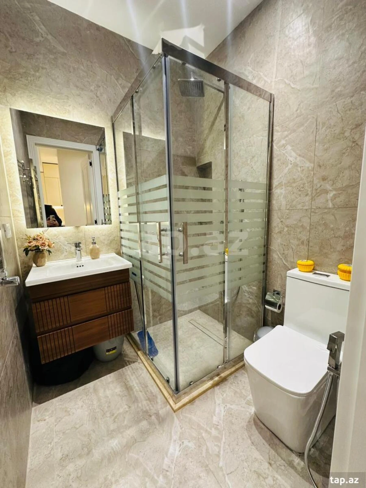 Satılır 2 otaqlı yeni tikili 64 m²