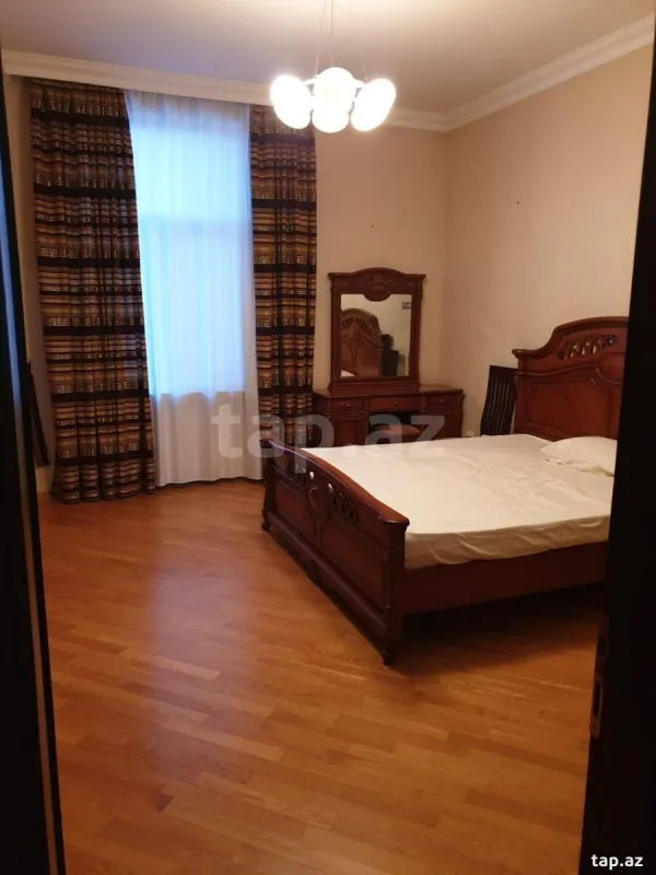 Kirayə verilir 3 otaqlı mənzil 140 m²