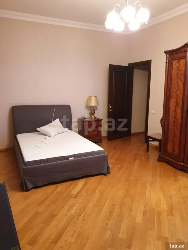 Kirayə verilir 3 otaqlı mənzil 140 m²
