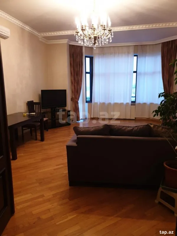 Kirayə verilir 3 otaqlı mənzil 140 m²