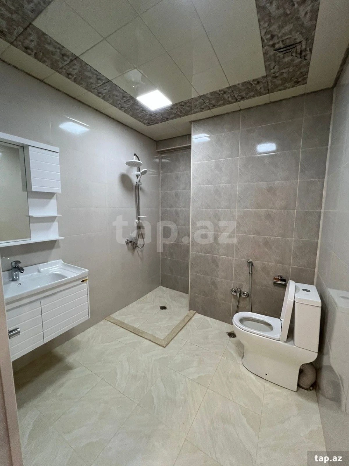 Kirayə verilir 3 otaqlı yeni tikili 100 m²