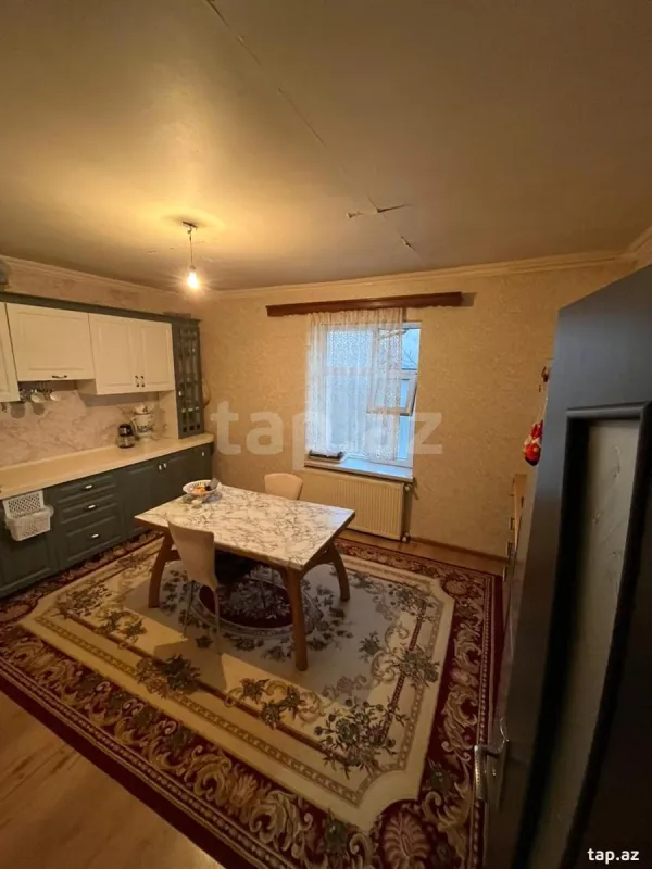 Satılır 6 otaqlı həyət evi