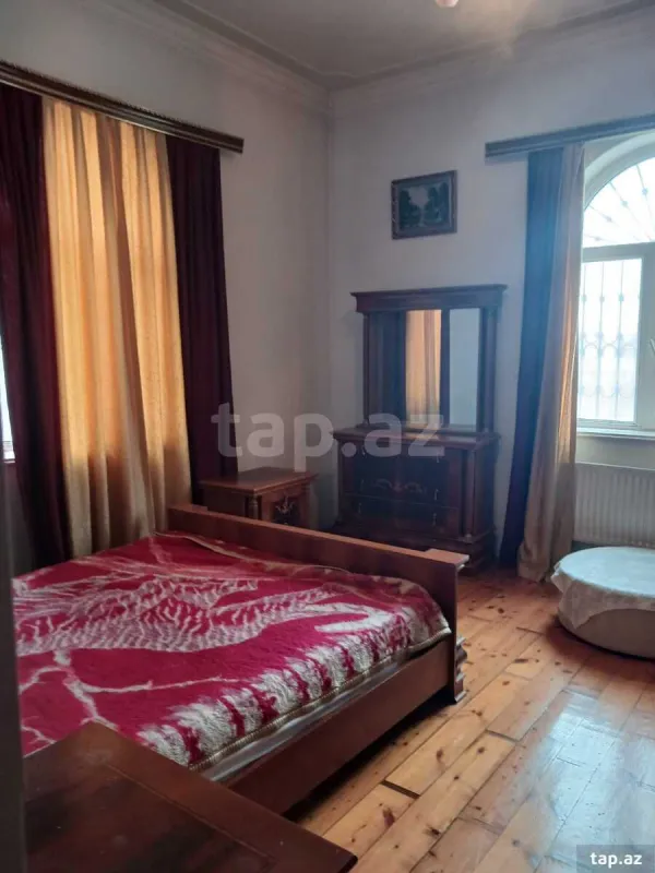 Satılır 7 otaqlı həyət evi