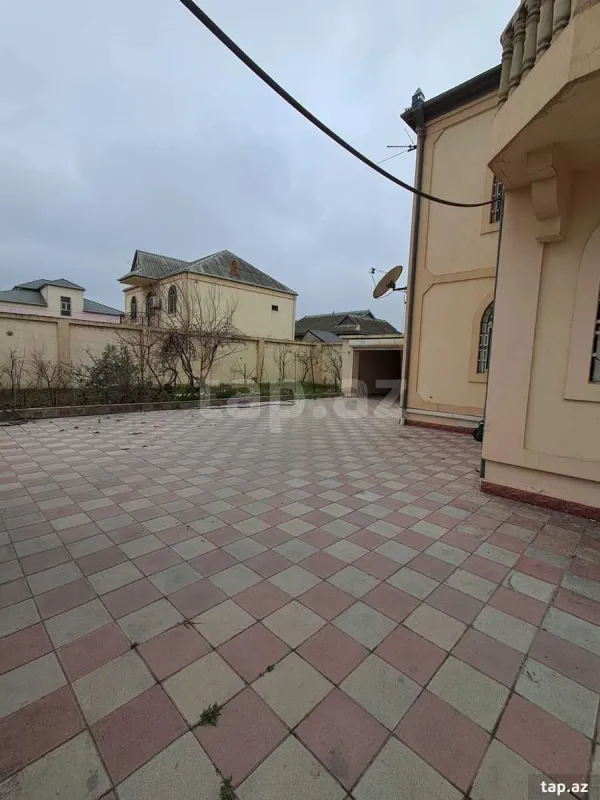 Satılır 7 otaqlı həyət evi