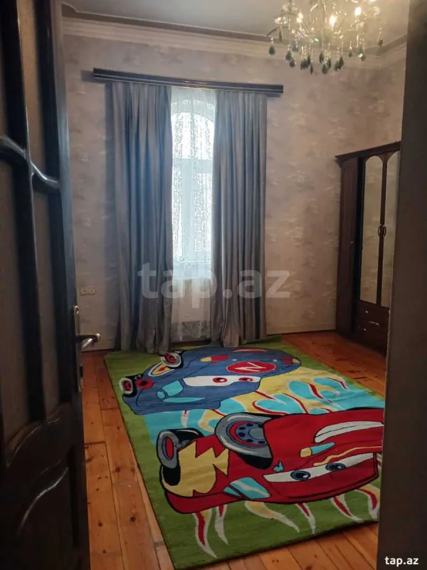 Satılır 7 otaqlı həyət evi