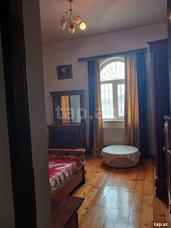 Satılır 7 otaqlı həyət evi