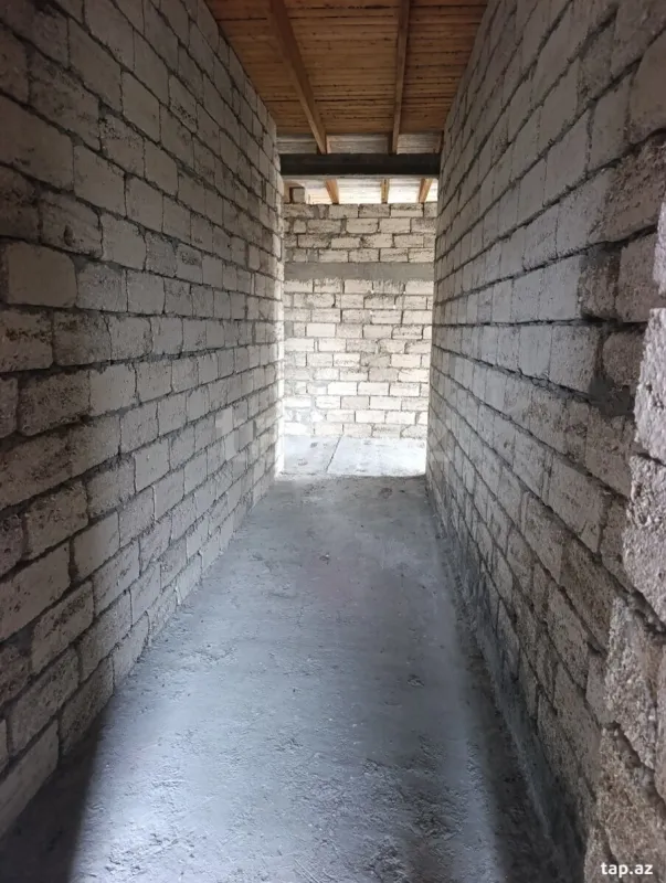 Satılır 8 otaqlı həyət evi