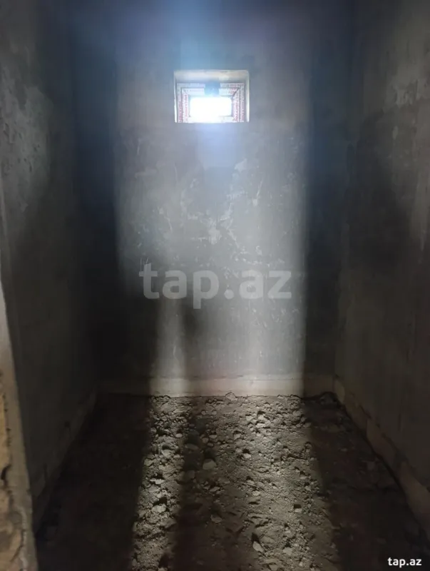 Satılır 8 otaqlı həyət evi