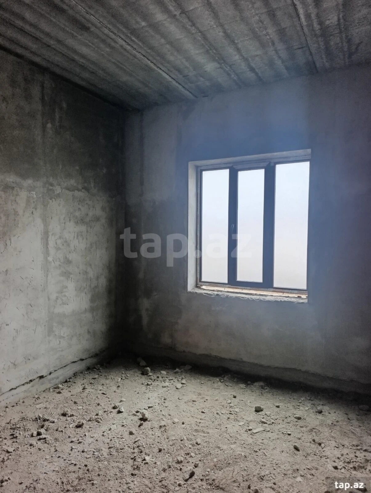 Satılır 8 otaqlı həyət evi