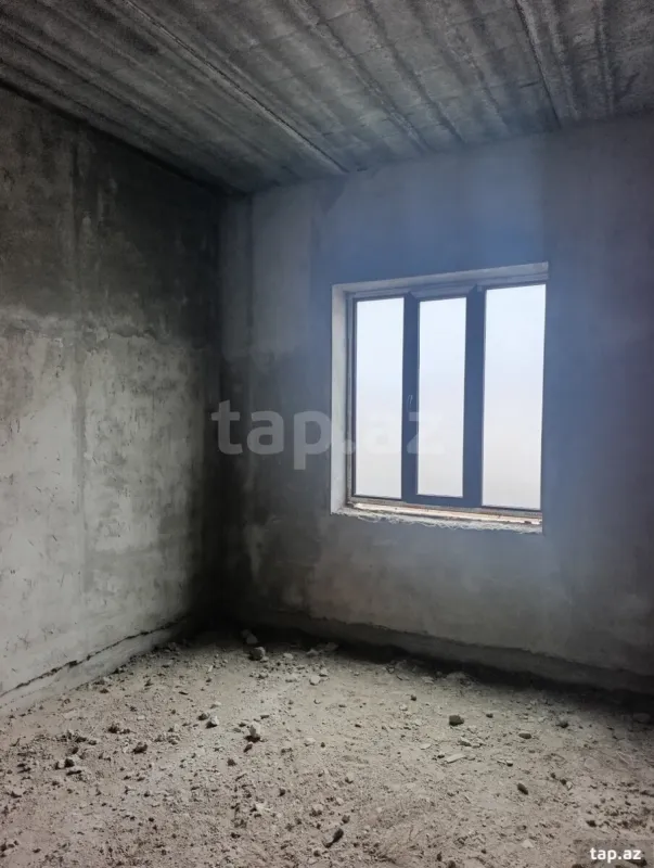 Satılır 8 otaqlı həyət evi