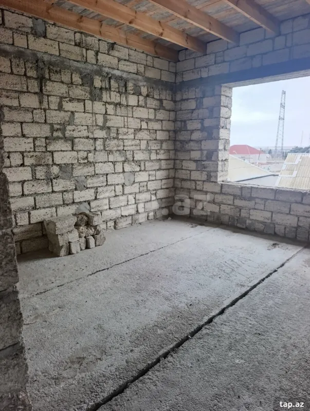 Satılır 8 otaqlı həyət evi