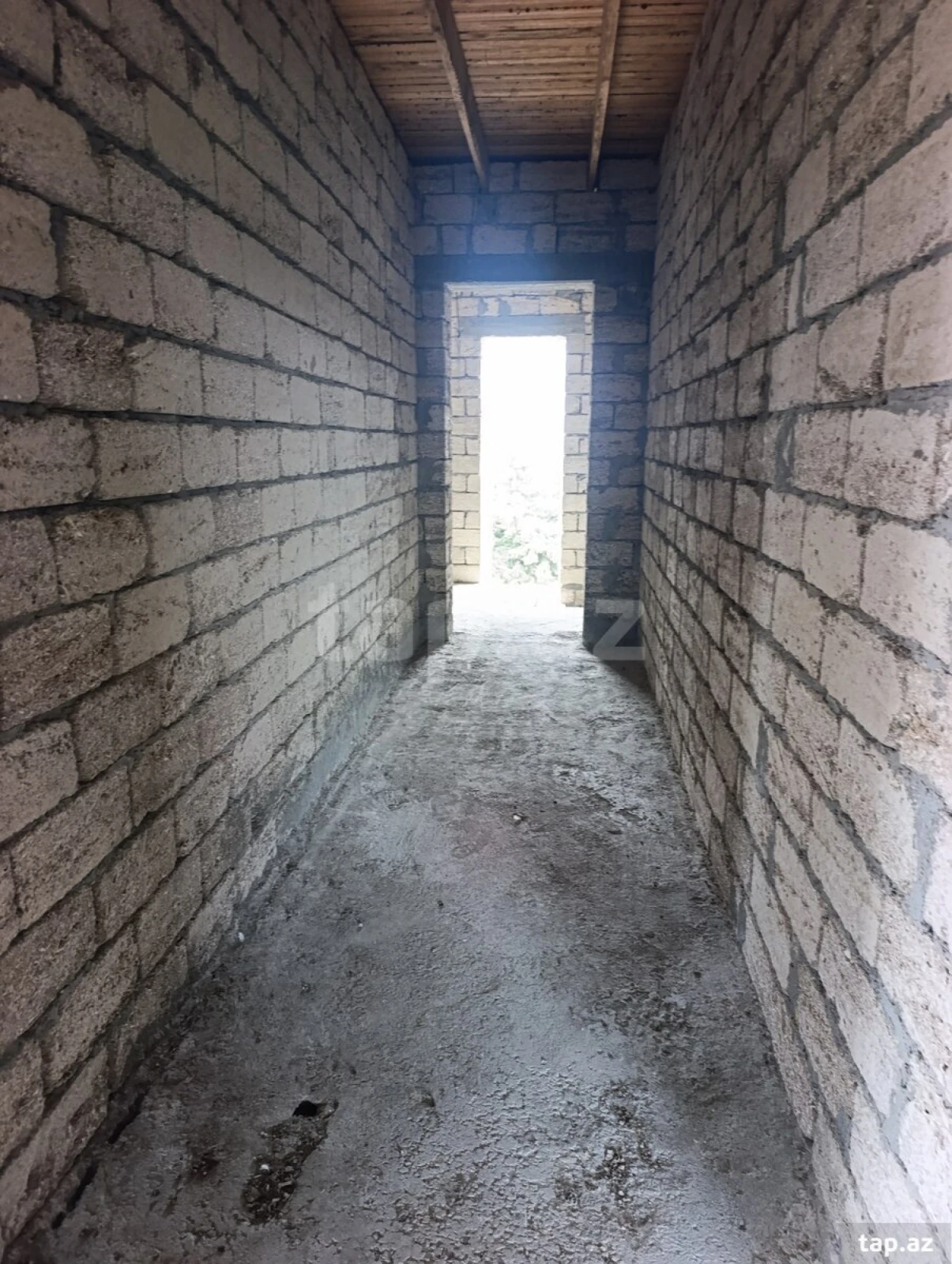 Satılır 8 otaqlı həyət evi