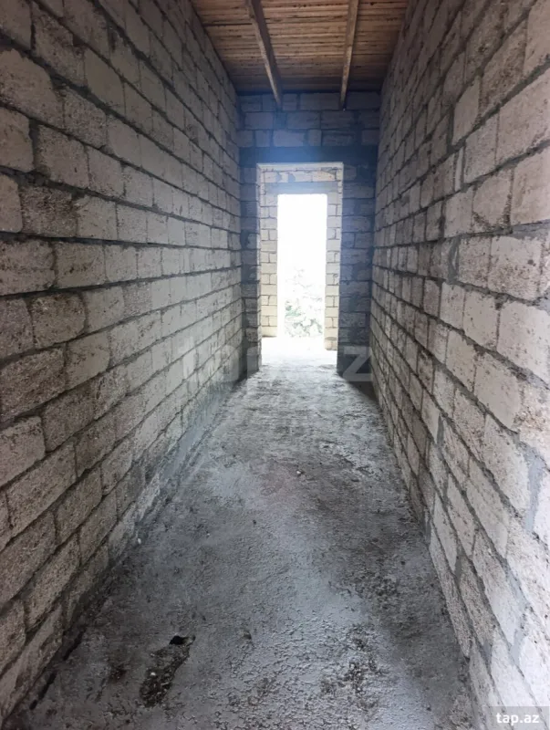 Satılır 8 otaqlı həyət evi