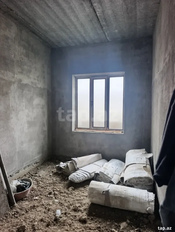 Satılır 8 otaqlı həyət evi