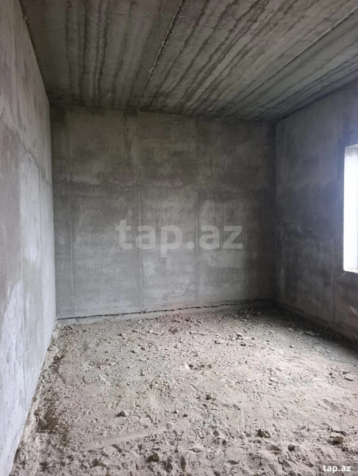 Satılır 8 otaqlı həyət evi