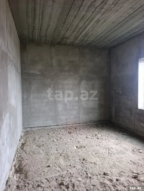 Satılır 8 otaqlı həyət evi