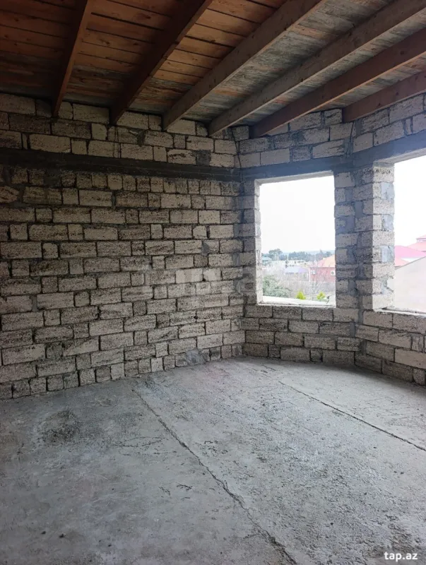 Satılır 8 otaqlı həyət evi