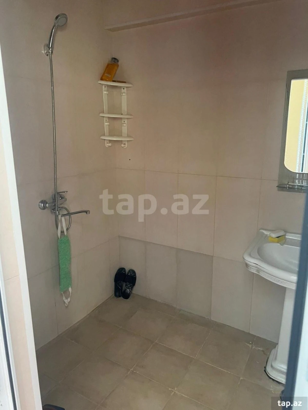 Kirayə verilir 2 otaqlı mənzil 70 m²