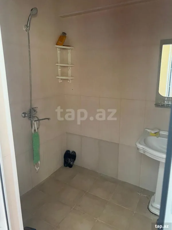 Kirayə verilir 2 otaqlı mənzil 70 m²