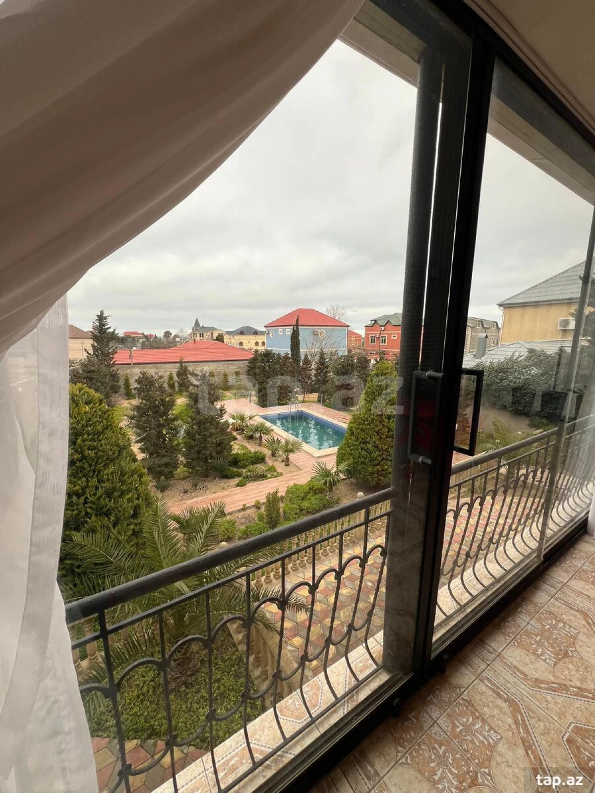 Satılır 5 otaqlı həyət evi