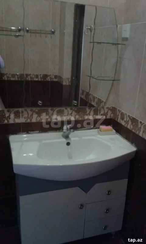 Kirayə verilir 3 otaqlı yeni tikili 105 m²