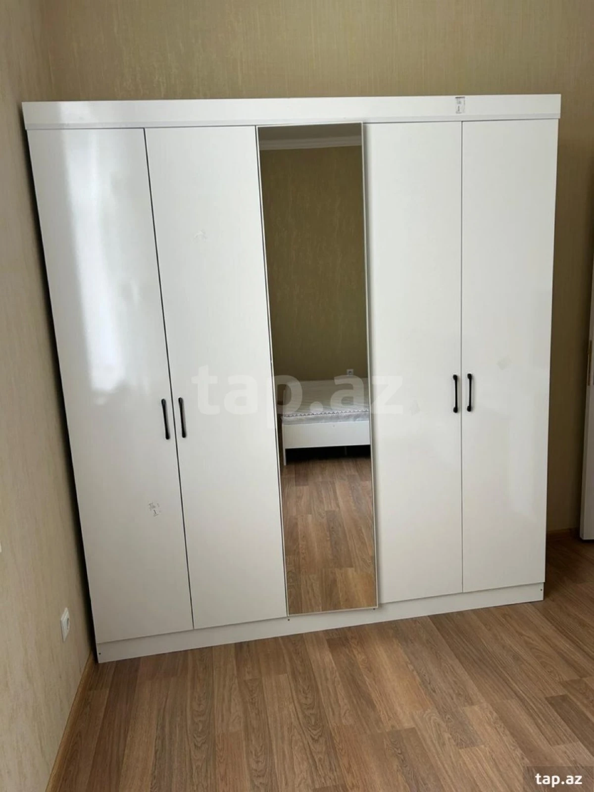 Kirayə verilir 3 otaqlı yeni tikili 85 m²