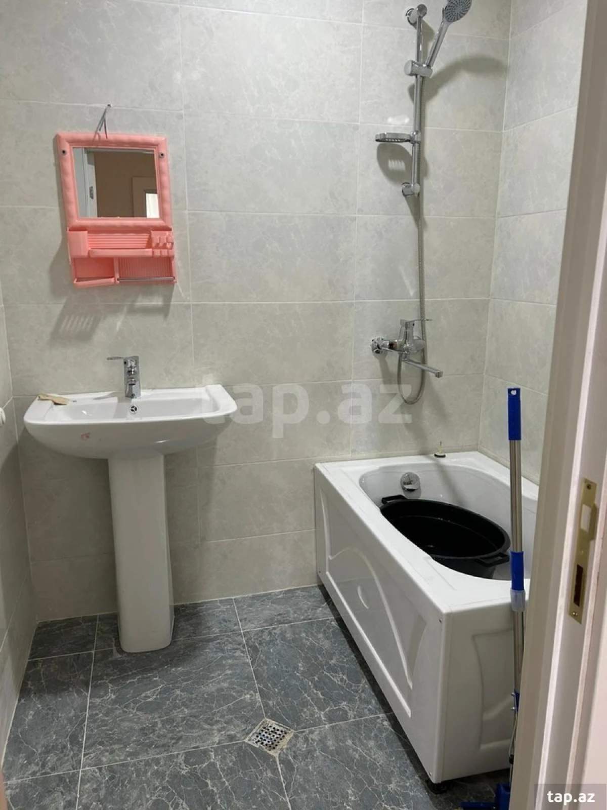 Kirayə verilir 3 otaqlı yeni tikili 85 m²