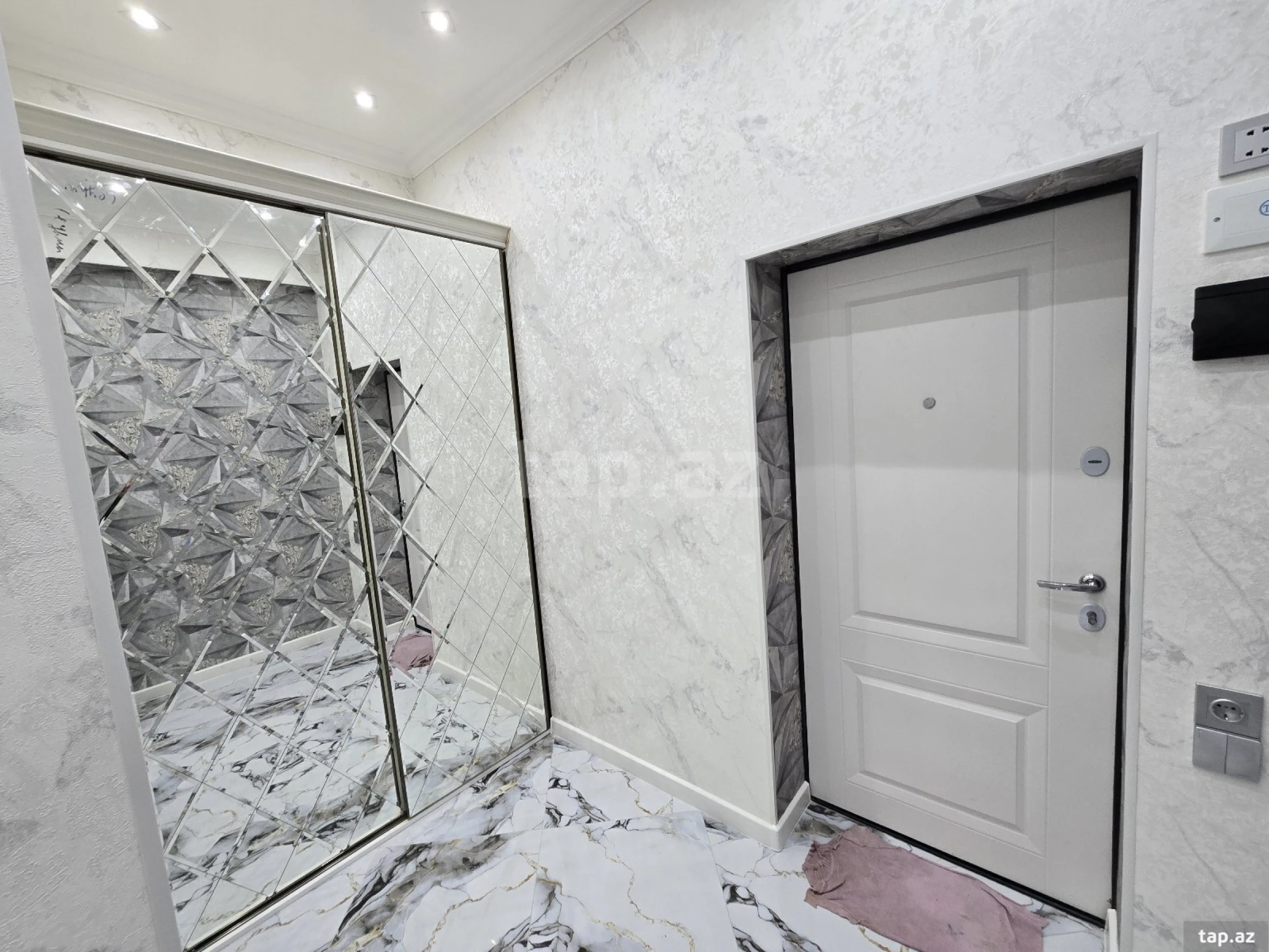 Satılır 2 otaqlı yeni tikili 52 m²