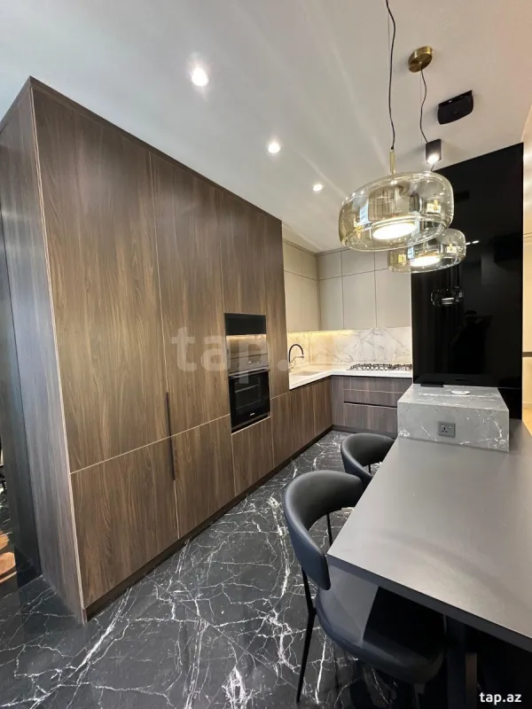 Satılır 3 otaqlı yeni tikili 150 m²