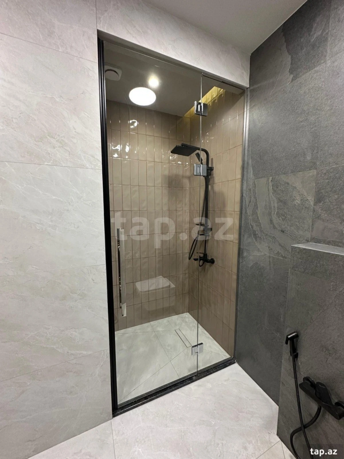 Satılır 3 otaqlı yeni tikili 150 m²