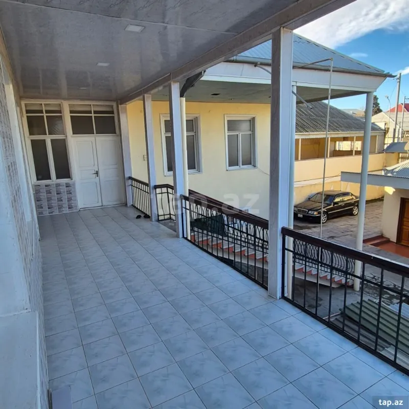 Satılır 4 otaqlı həyət evi