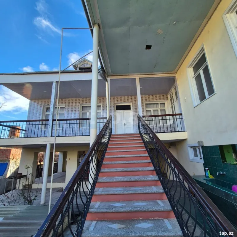 Satılır 4 otaqlı həyət evi