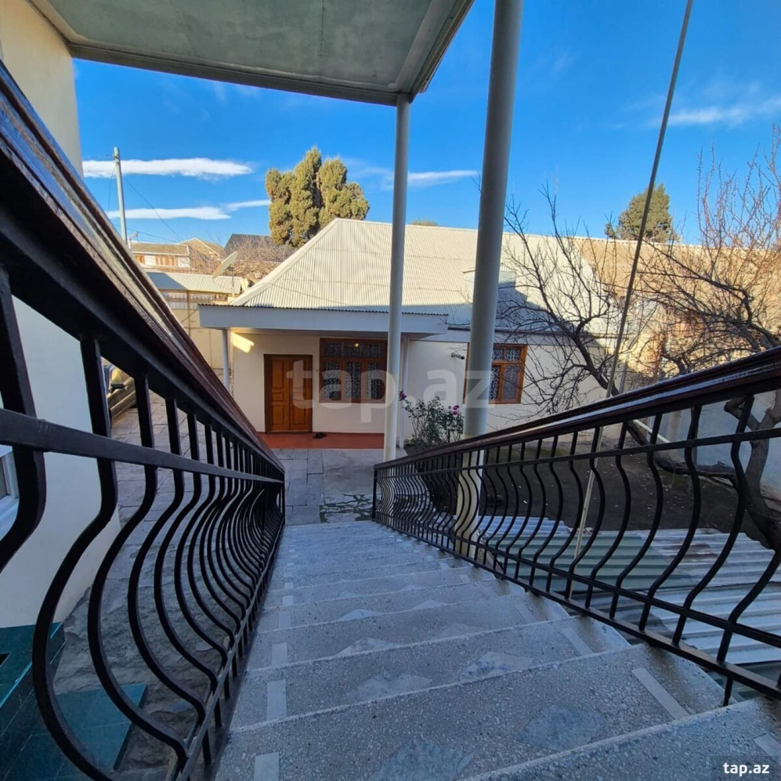 Satılır 4 otaqlı həyət evi