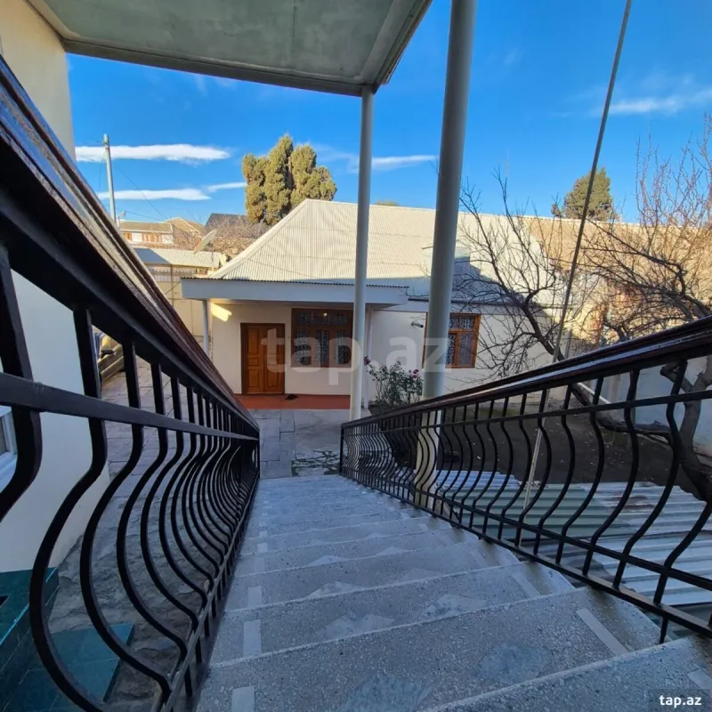 Satılır 4 otaqlı həyət evi