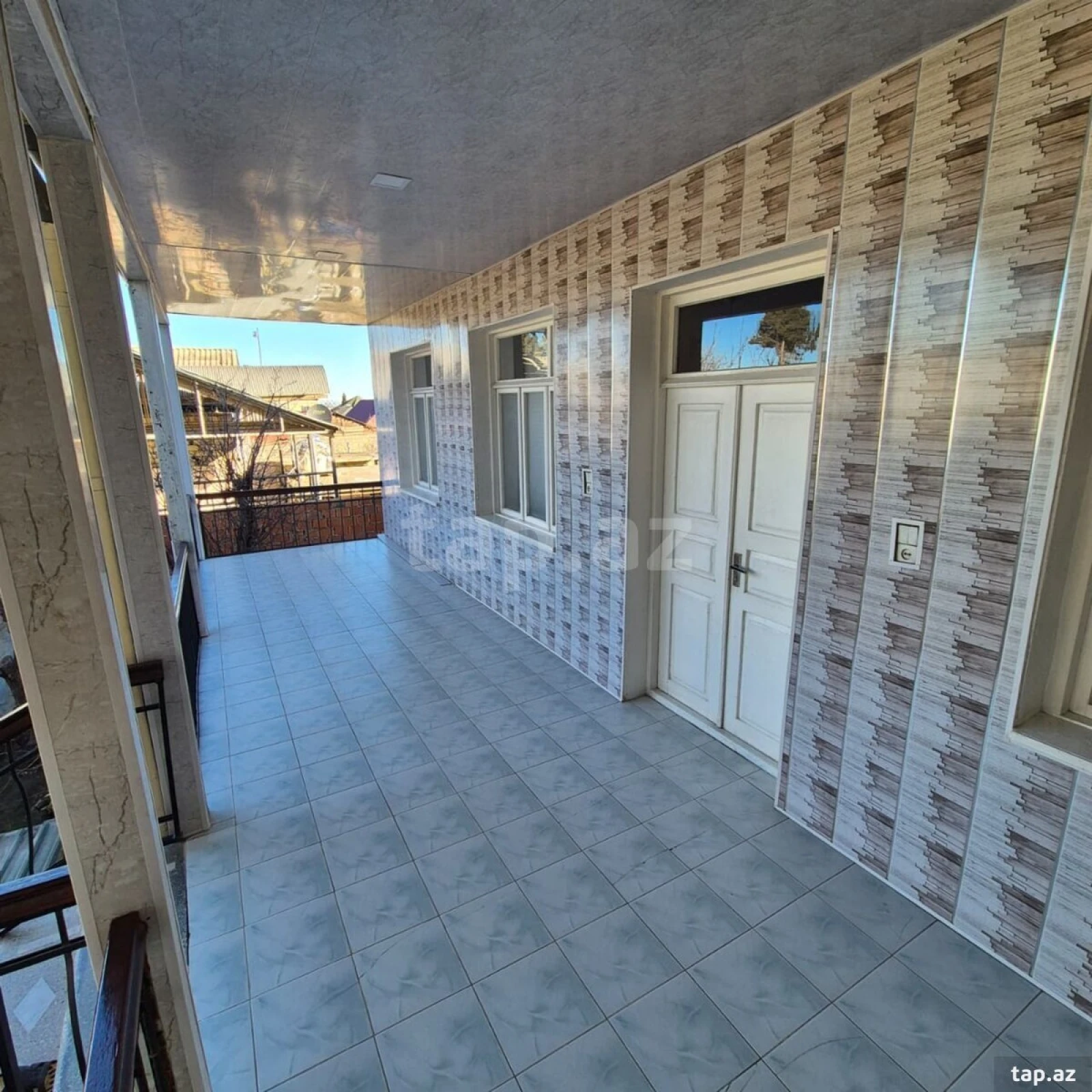 Satılır 4 otaqlı həyət evi