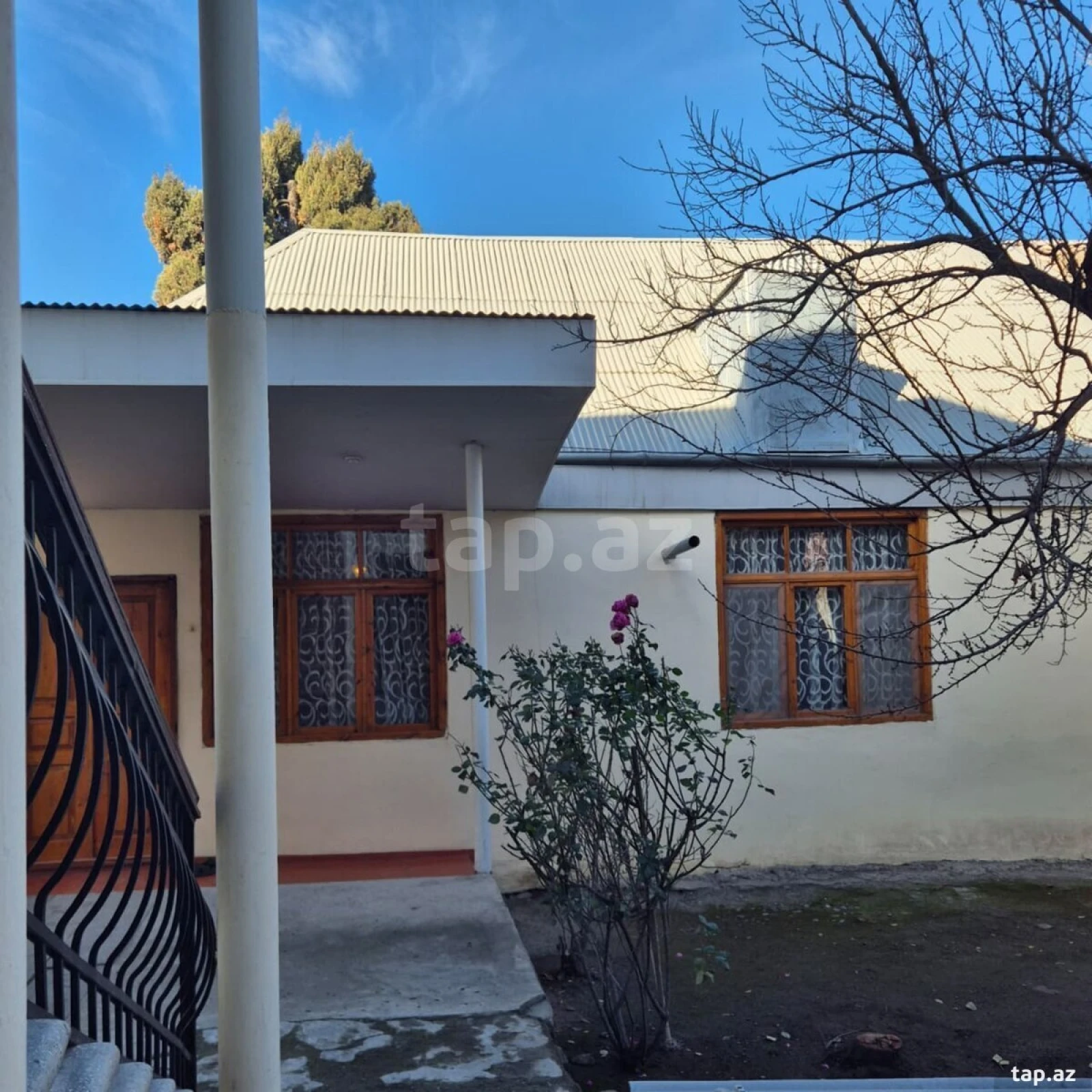 Satılır 4 otaqlı həyət evi