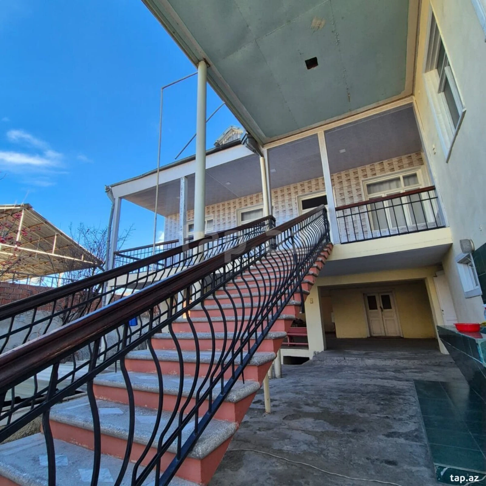 Satılır 4 otaqlı həyət evi