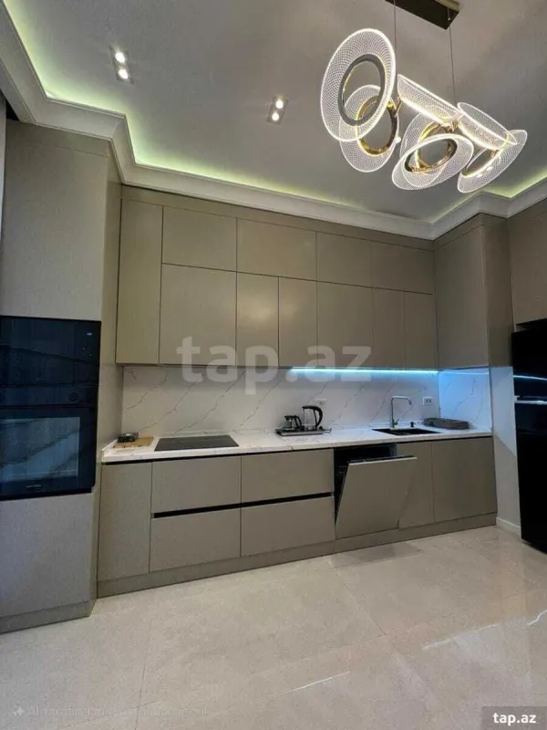 Kirayə verilir 3 otaqlı yeni tikili 140 m²