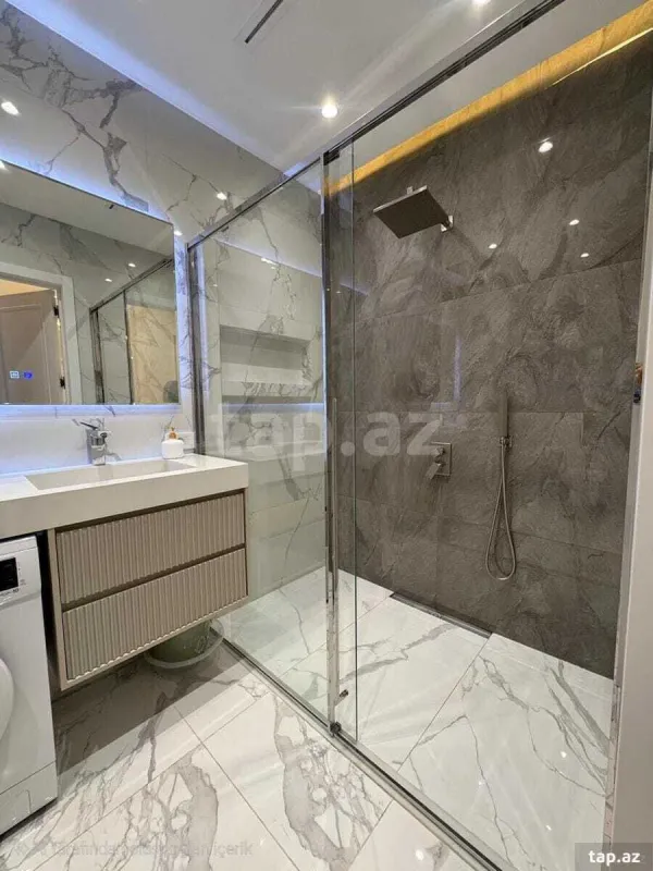 Kirayə verilir 3 otaqlı yeni tikili 140 m²