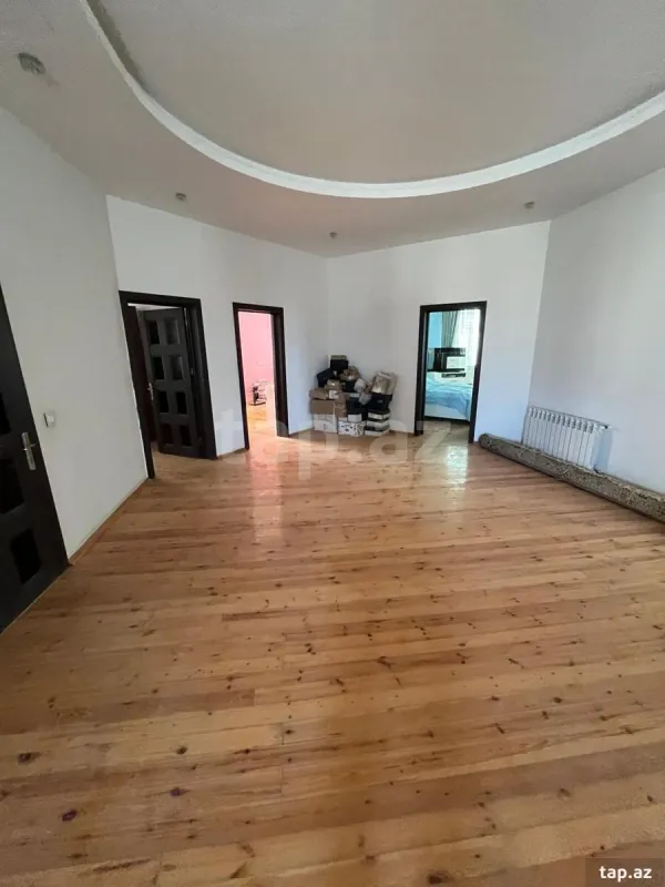 Satılır 8 otaqlı həyət evi