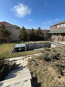 Satılır 8 otaqlı həyət evi