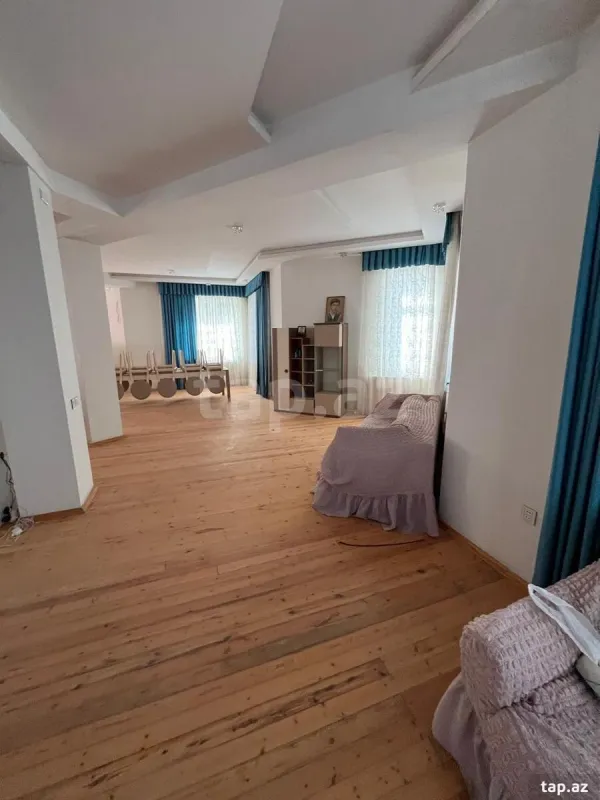 Satılır 8 otaqlı həyət evi