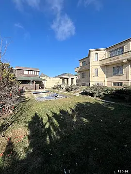 Satılır 8 otaqlı həyət evi